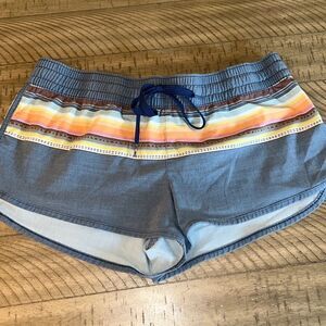 Rip Curl 🏄🏻‍♀️ Rainbow 🌈 Shorts. Tie front. Security Back Pocket Vintage Look